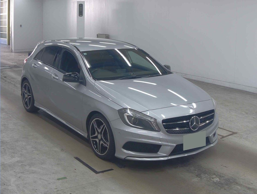 MERCEDES-BENZ A 180 2013