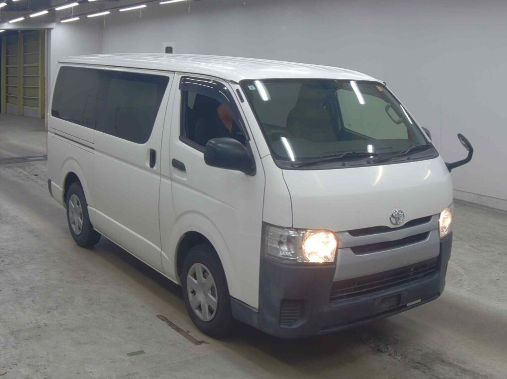 TOYOTA HIACE 2018