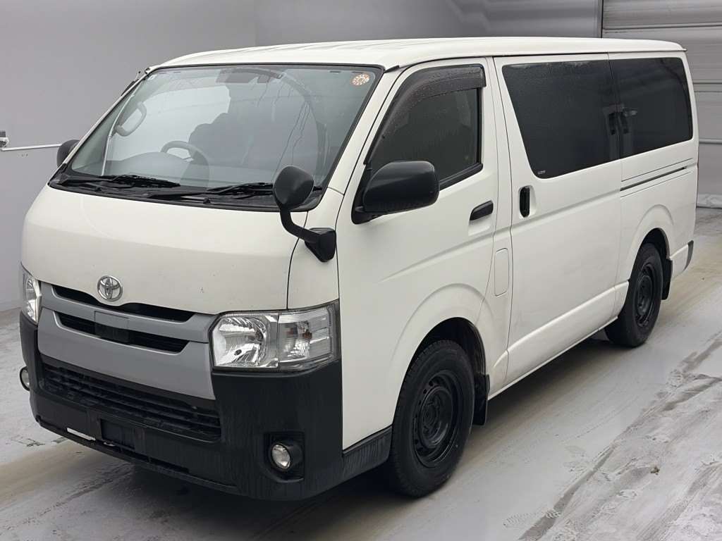 TOYOTA HIACE 2018