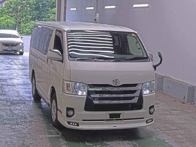 TOYOTA HIACE 2018