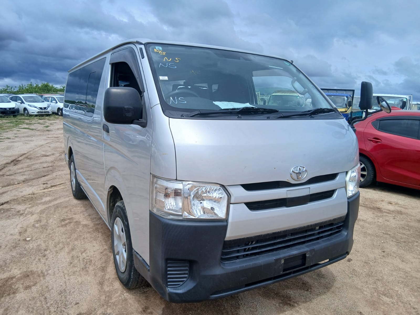 TOYOTA HIACE 2018