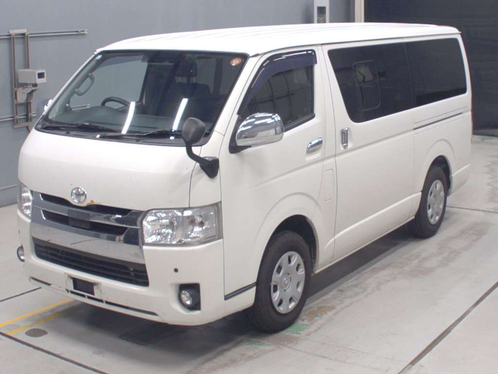 TOYOTA HIACE 2018