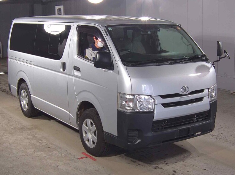 TOYOTA HIACE 2018