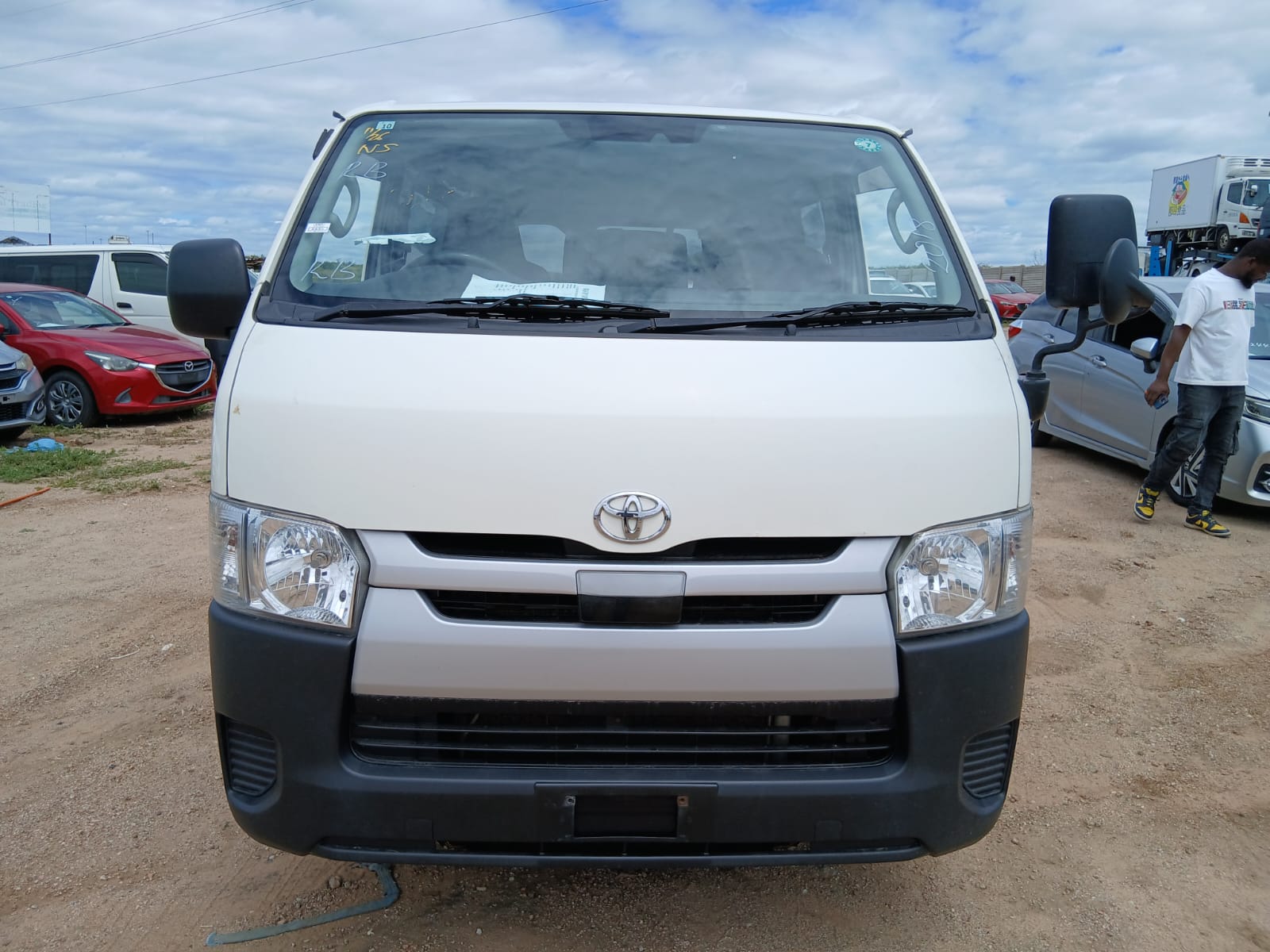 TOYOTA HIACE 2018