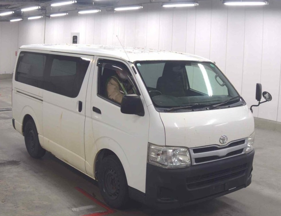 TOYOTA HIACE 2010