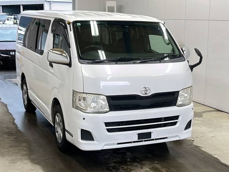 TOYOTA REGIUSACE 2011