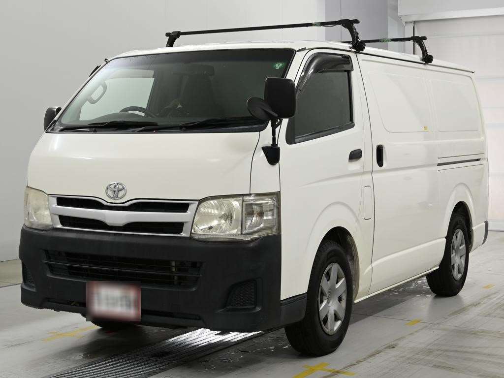 TOYOTA HIACE 2013