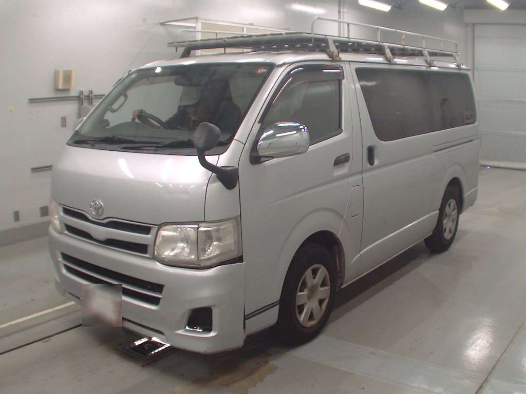 TOYOTA HIACE 2013