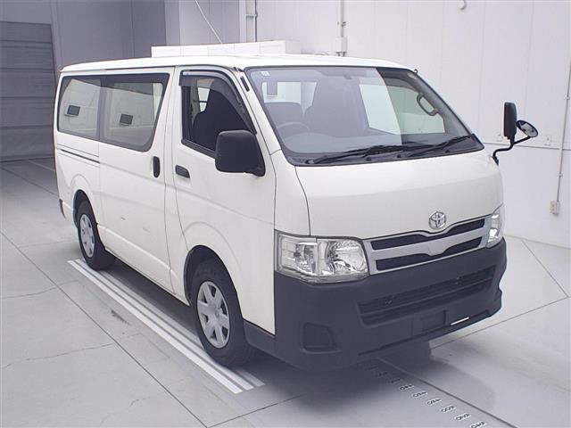 TOYOTA HIACE 2013