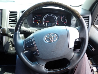 TOYOTA HIACE 2017