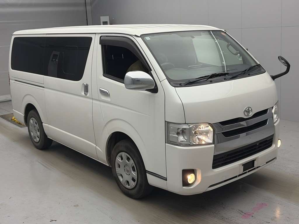 TOYOTA HIACE 2017