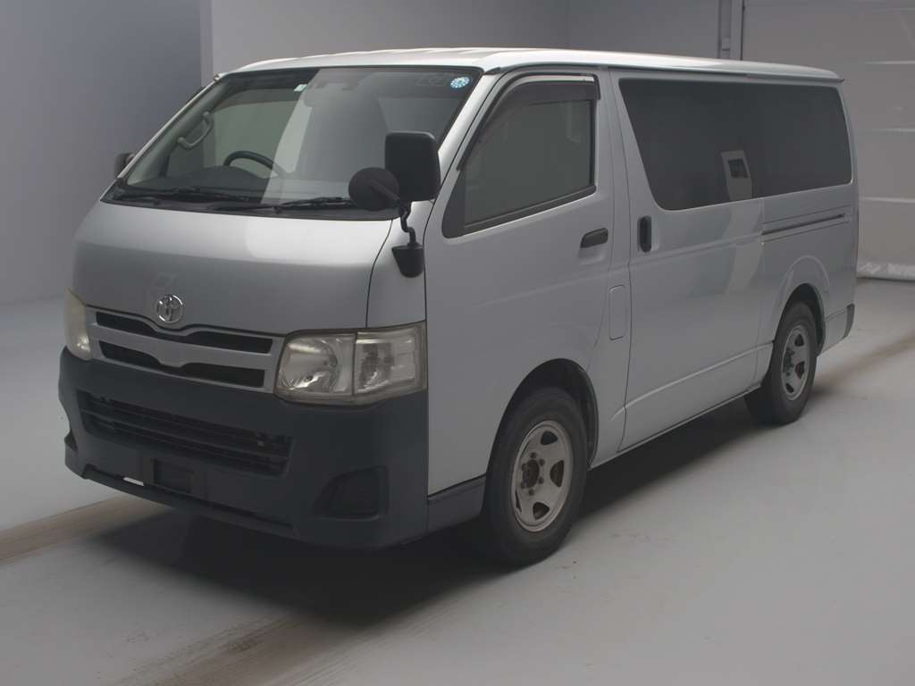 TOYOTA HIACE 2013