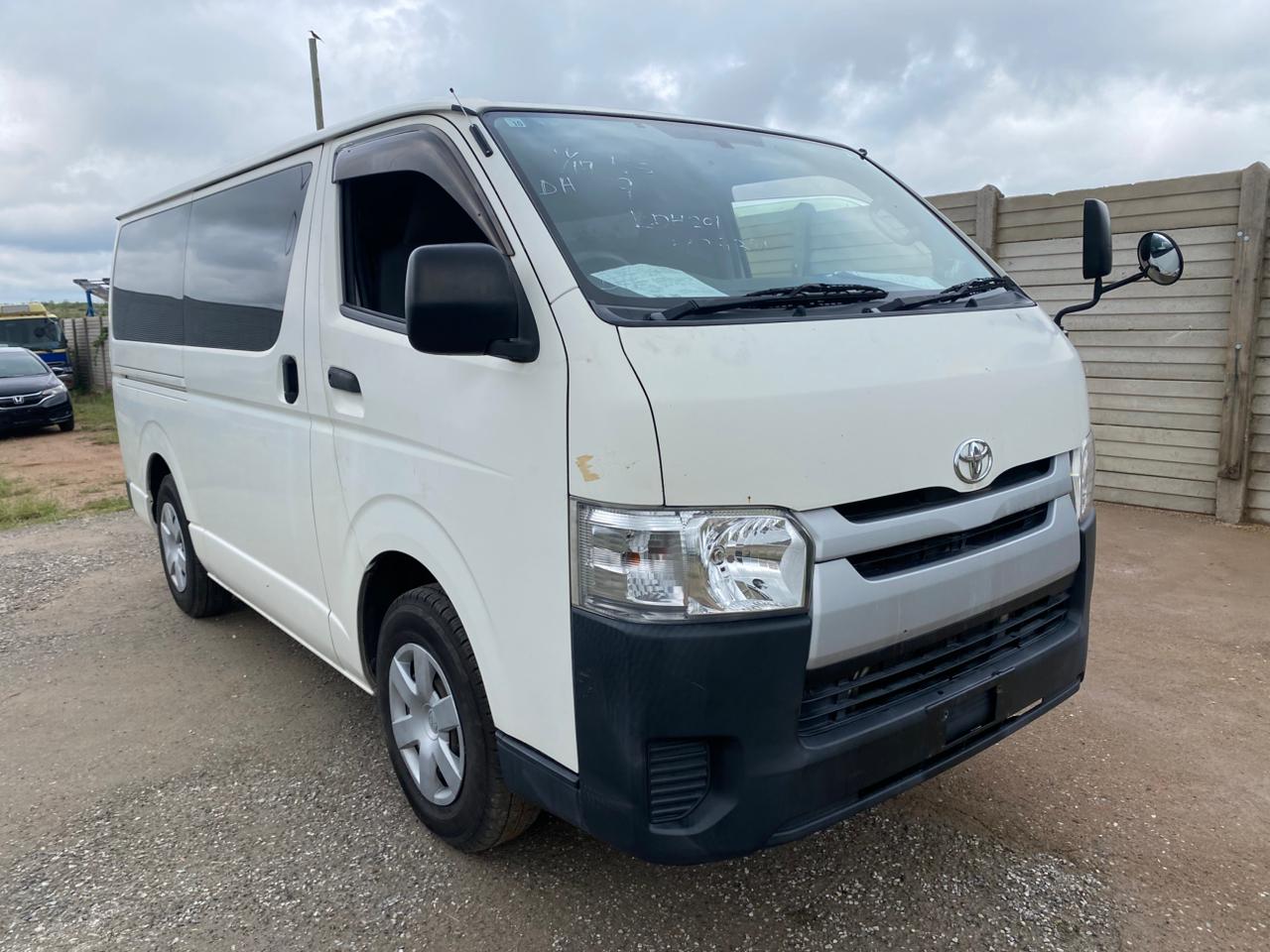 TOYOTA HIACE 2017