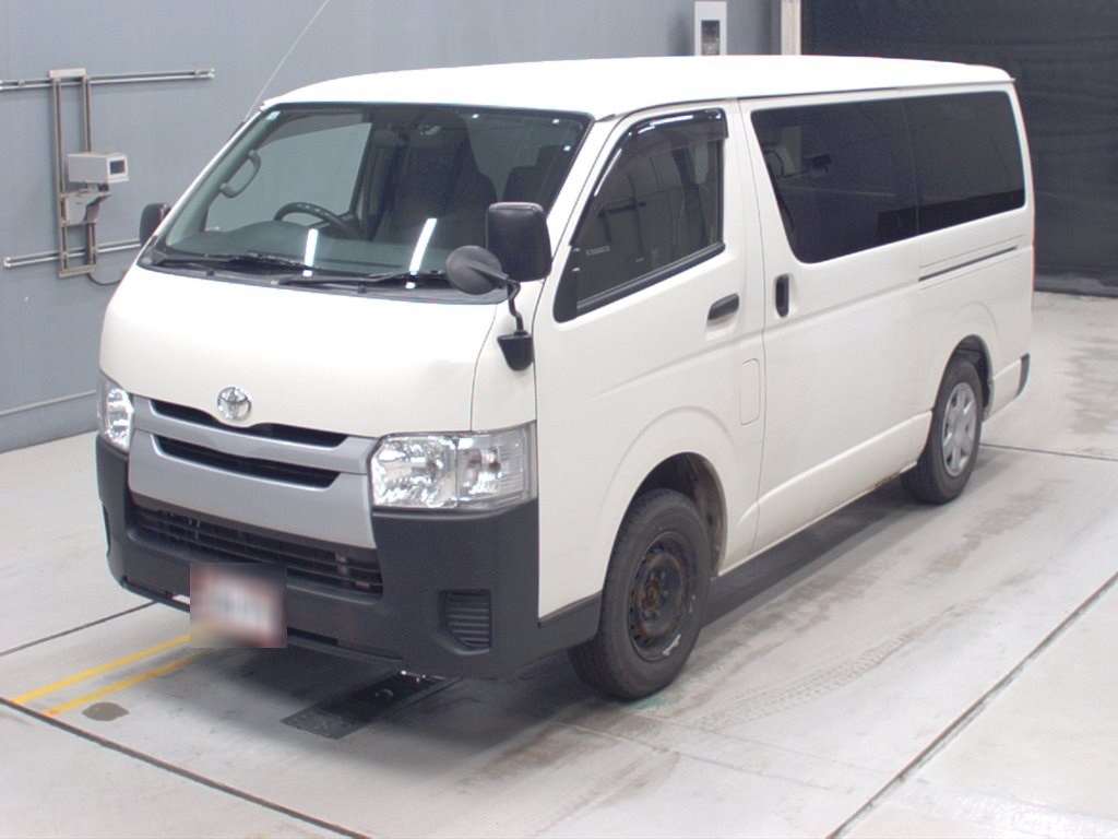 TOYOTA HIACE 2017