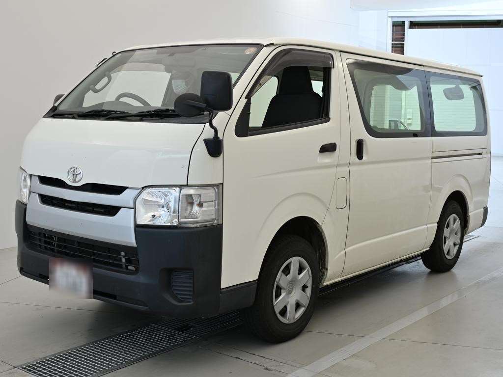 TOYOTA HIACE 2017