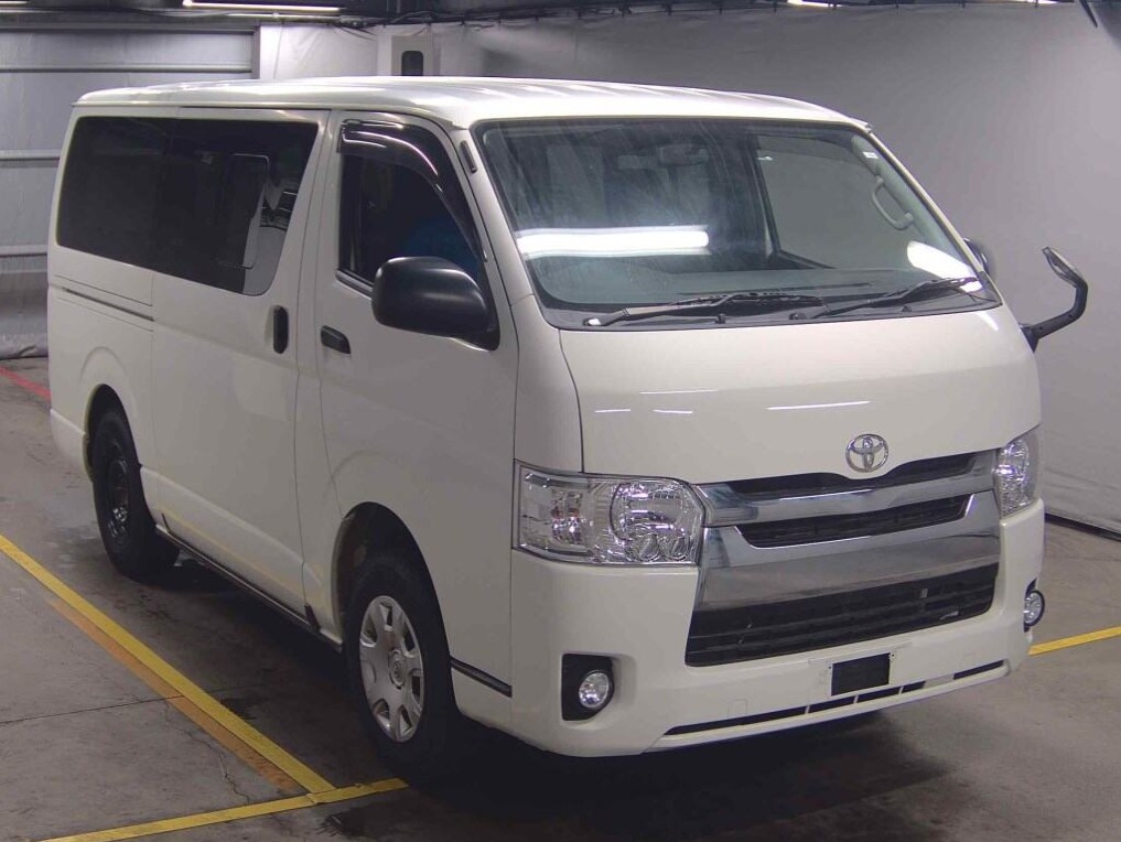TOYOTA HIACE 2017