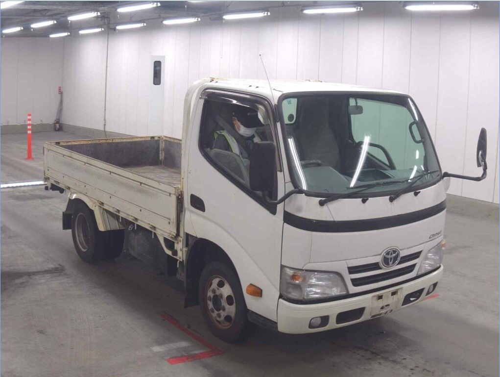 TOYOTA DYNA 2013