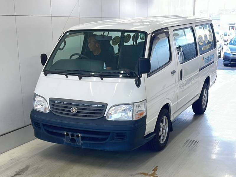TOYOTA HIACE 2004