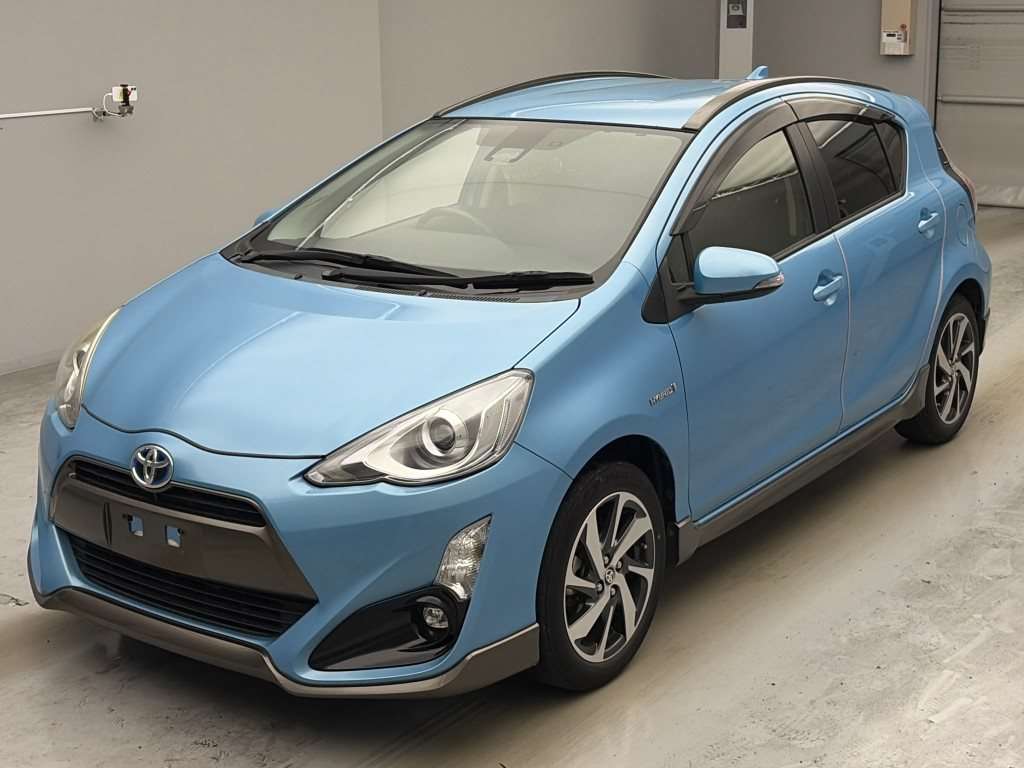 TOYOTA AQUA 2015