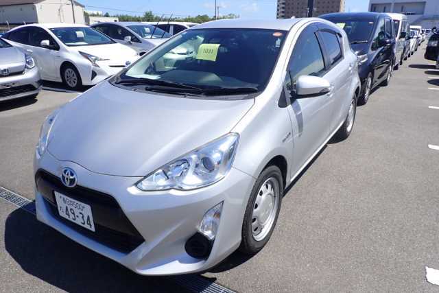 TOYOTA AQUA 2017