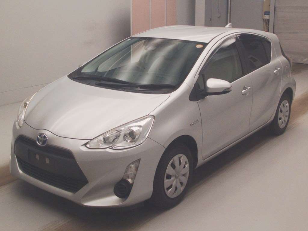 TOYOTA AQUA 2017
