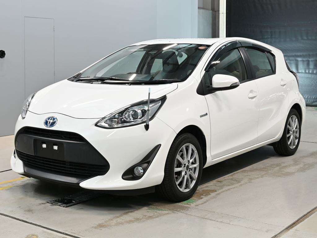 TOYOTA AQUA 2017
