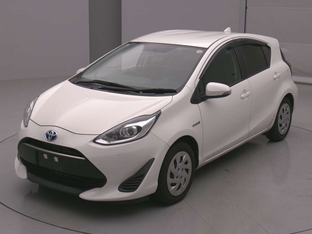 TOYOTA AQUA 2017