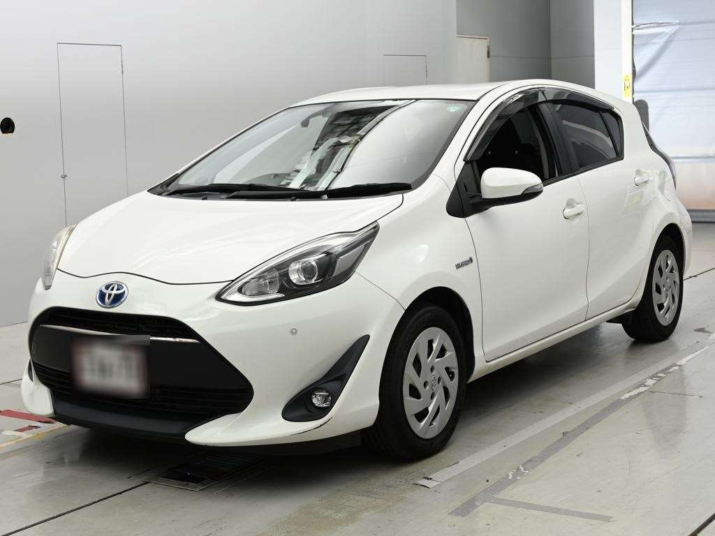 TOYOTA AQUA 2017