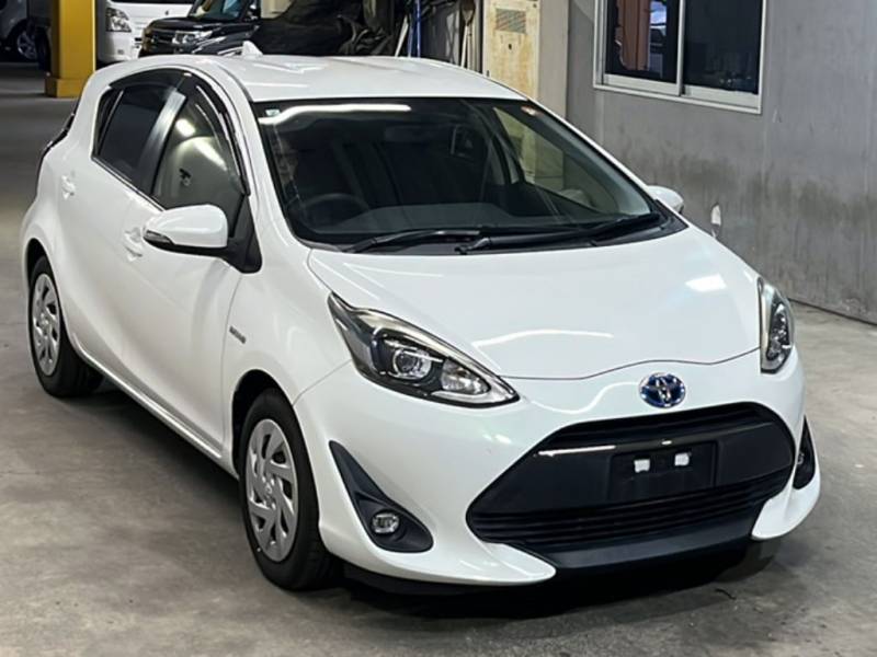 TOYOTA AQUA 2017