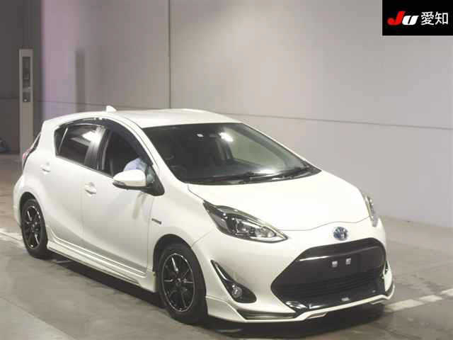 TOYOTA AQUA 2017