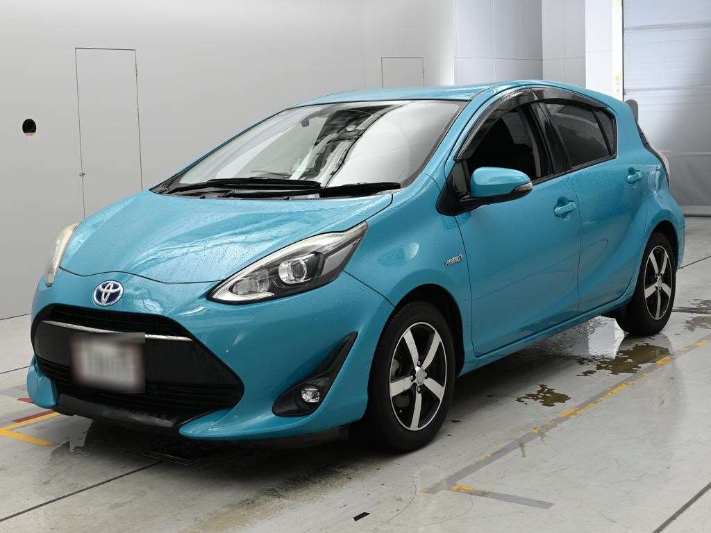 TOYOTA AQUA 2017