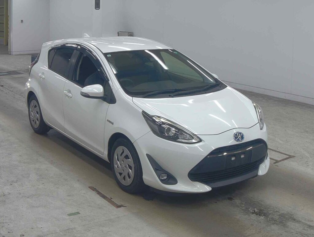 TOYOTA AQUA 2017