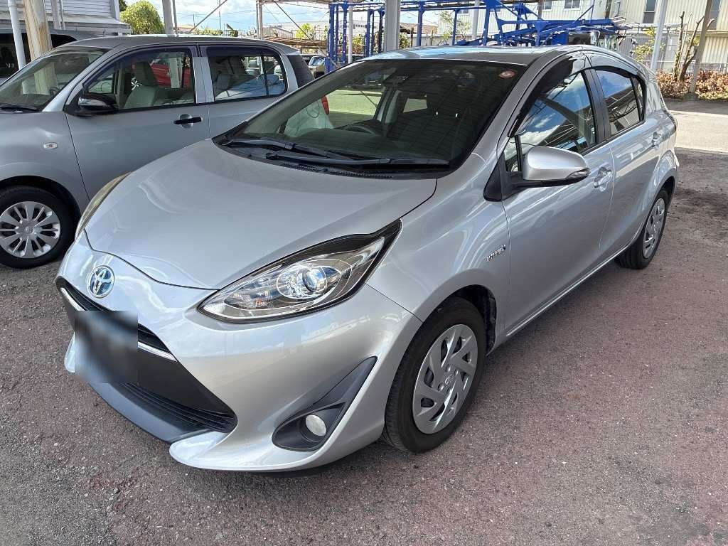 TOYOTA AQUA 2017