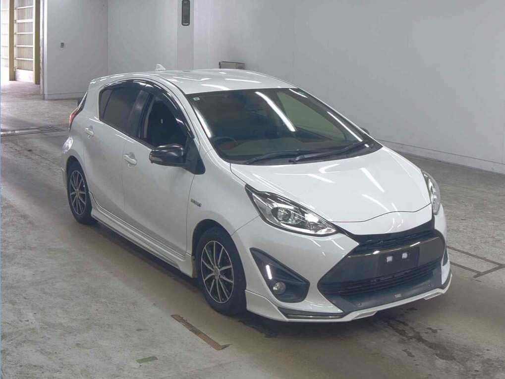 TOYOTA AQUA 2017