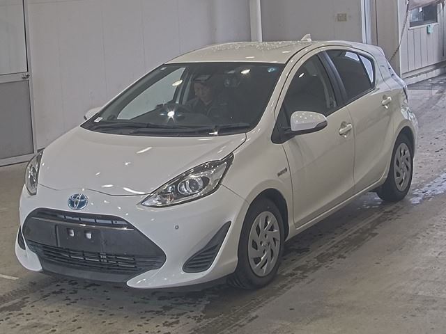 TOYOTA AQUA 2017