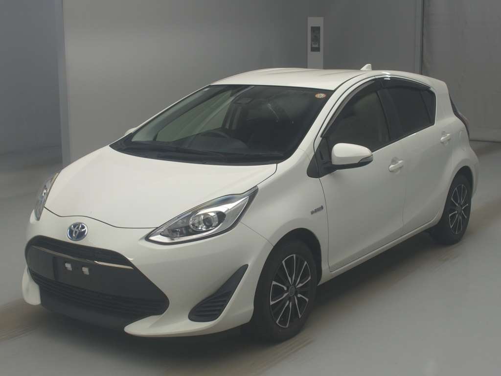 TOYOTA AQUA 2017
