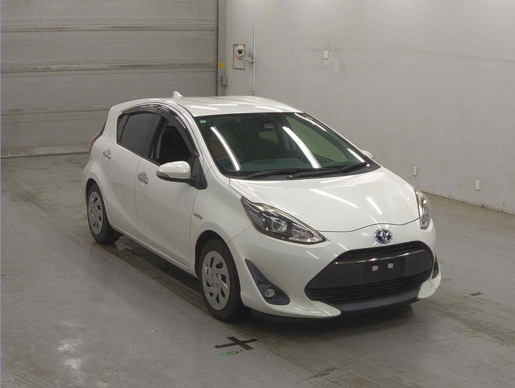 TOYOTA AQUA 2018
