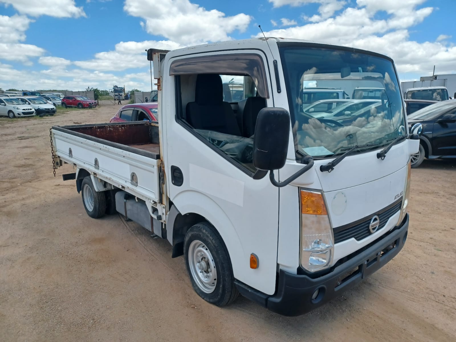 NISSAN ATLAS 2014