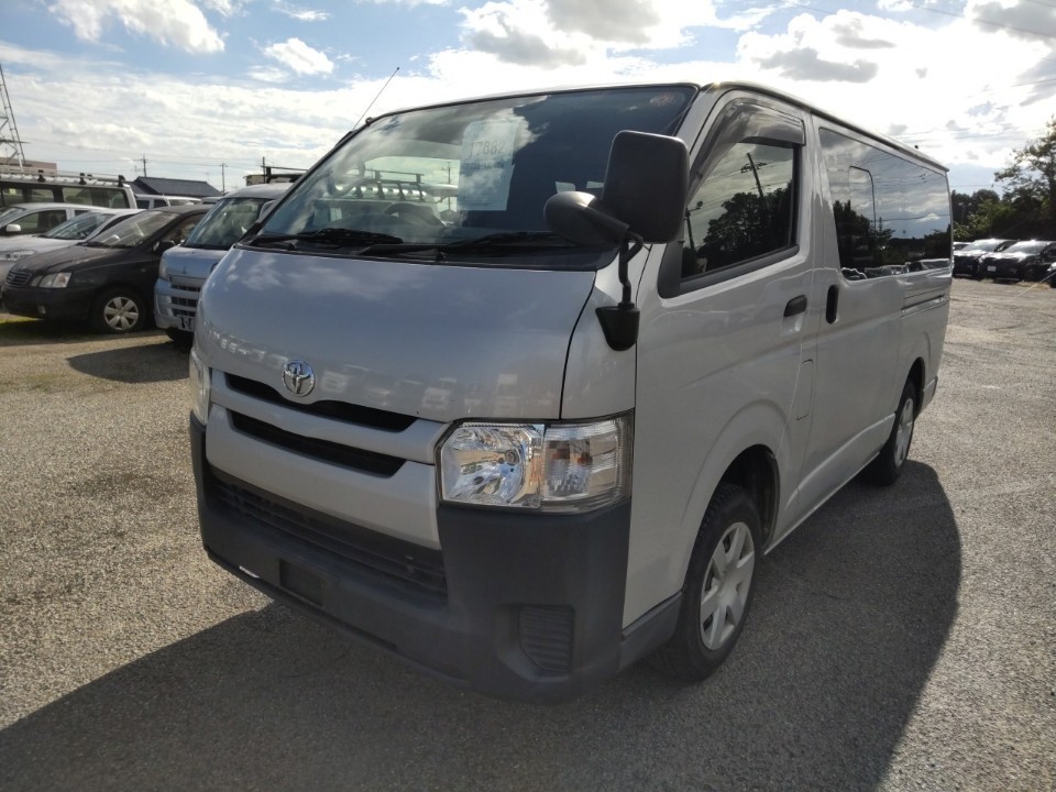 TOYOTA HIACE 2017
