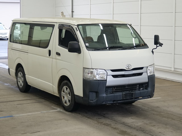 TOYOTA HIACE 2018