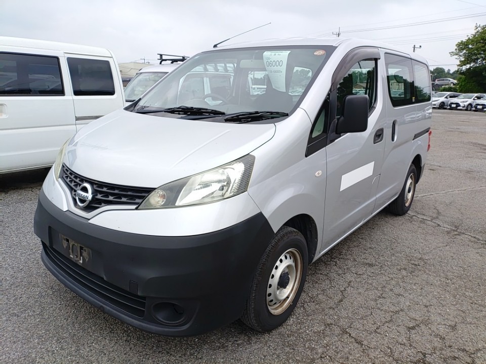 NISSAN NV200 2018