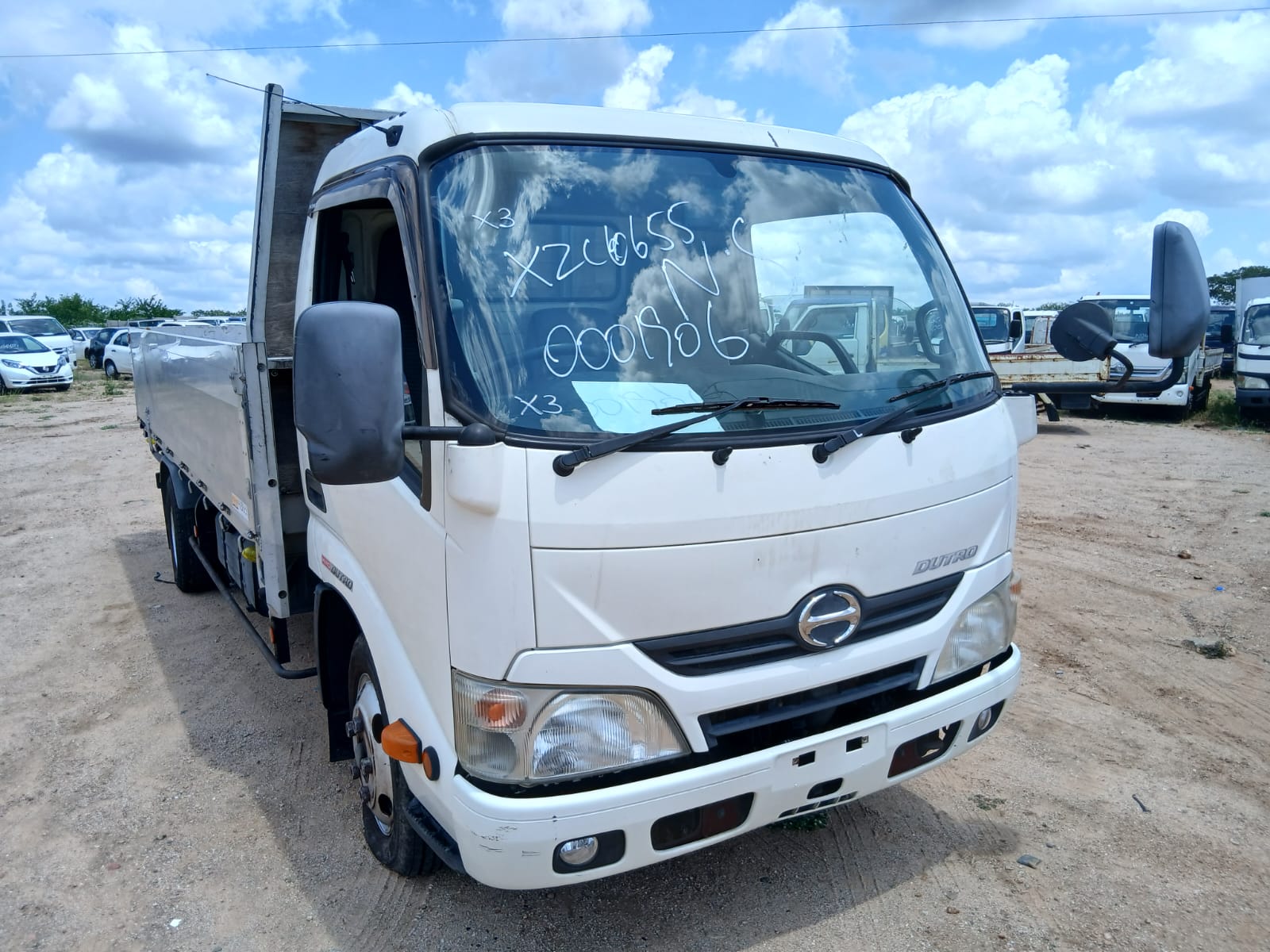 HINO DUTRO 2013
