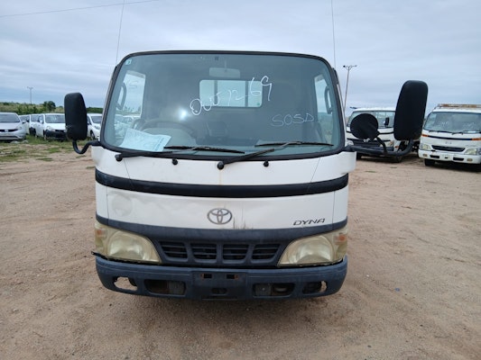 TOYOTA DYNA