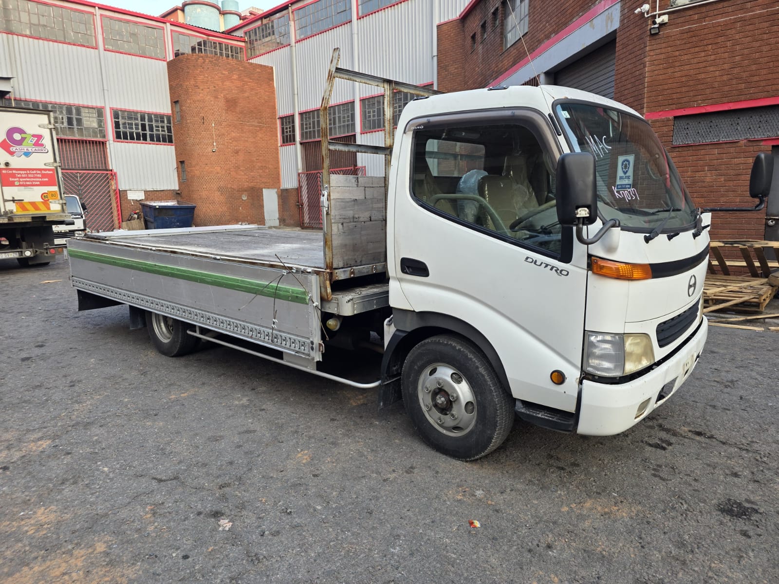 HINO DUTRO 2001
