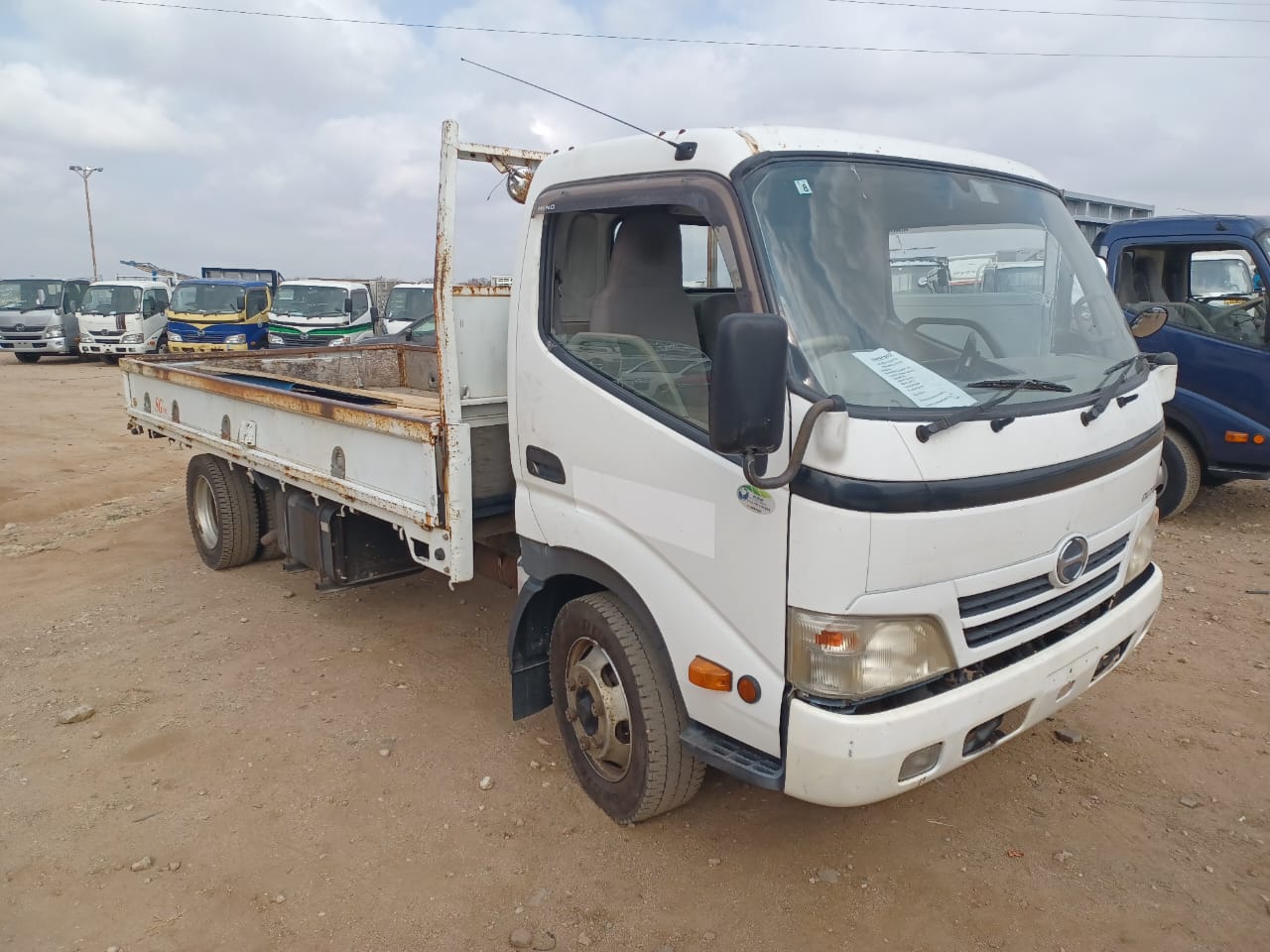 HINO DUTRO 2011