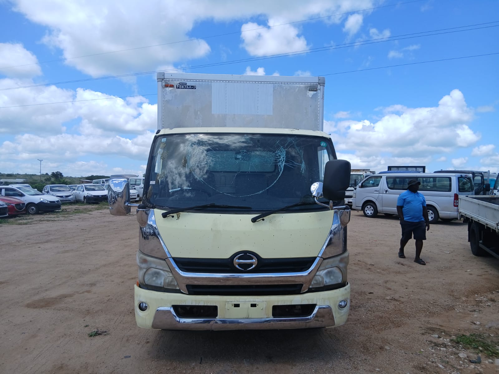 HINO DUTRO 2012